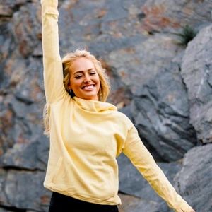 Zyia Oh So Soft Yellow Pocket Hoodie EUC